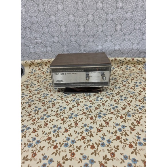 Zenith Other - Vintage Zenith‎ Solid State Circle of Sound AM Radio Tabletop Wood Grain